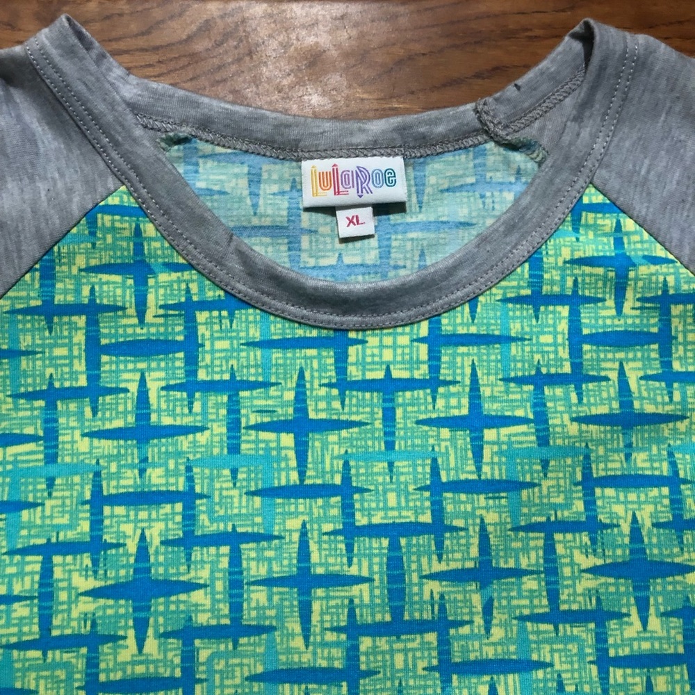 NWOT LuLaRoe Randy Crosshatching Pattern - Picture 4 of 4